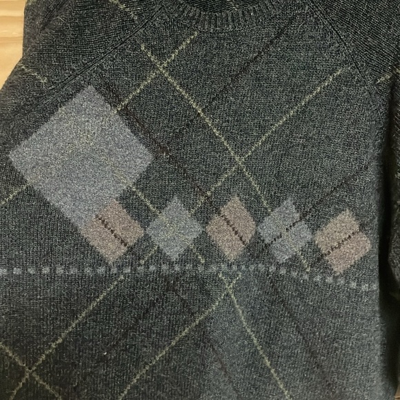 IZOD size Large gray argyle acrylic/lambswool crewneck sweater - Picture 2 of 7
